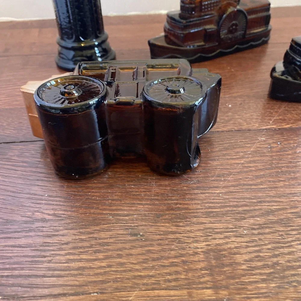 Vintage Avon cologne bottles, Lot Of 4, ‎ Water pump, 2 Steamboats, Stagecoach